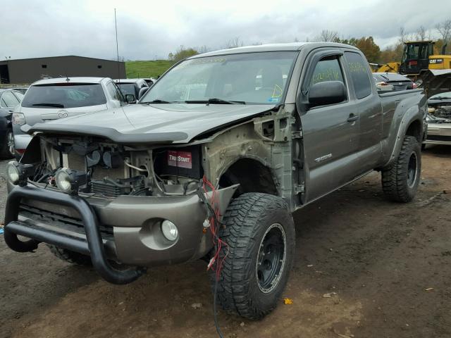 5TFUU4EN5BX010132 - 2011 TOYOTA TACOMA ACC GRAY photo 2