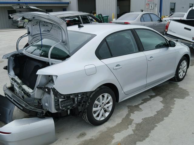 3VWDX7AJ3BM395348 - 2011 VOLKSWAGEN JETTA SE 灰色 照片 4