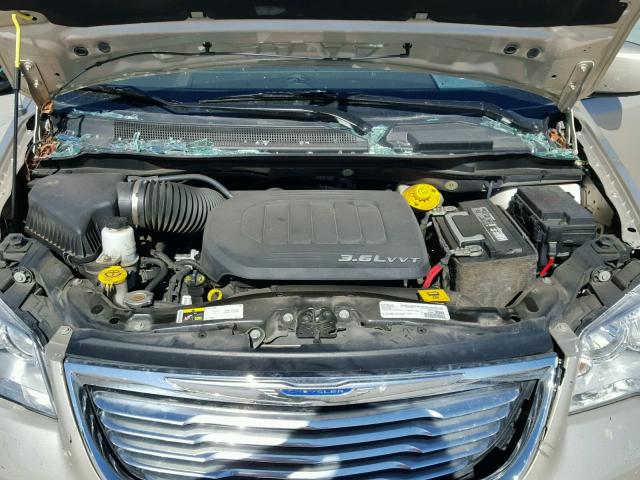 2C4RC1BG9GR156617 - 2016 CHRYSLER TOWN & COU TAN photo 7