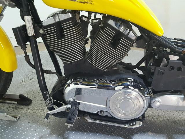 5VPGB16D833002639 - 2003 VICTORY MOTORCYCLES VEGAS YELLOW photo 12