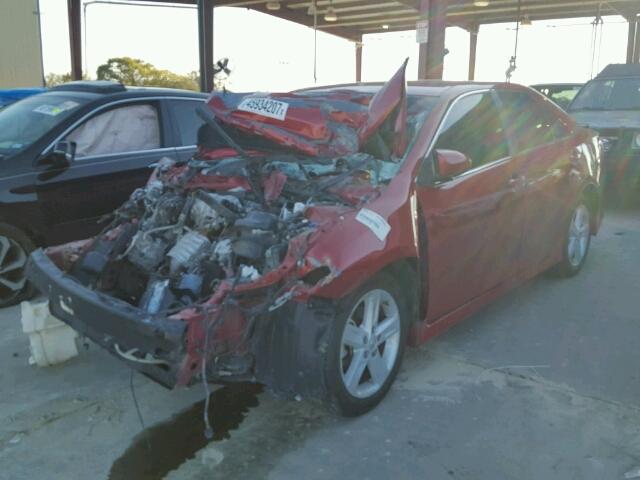 4T1BF1FK2CU607984 - 2012 TOYOTA CAMRY BASE RED photo 2