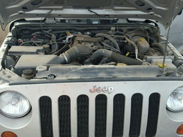 1J4FA24147L169608 - 2007 JEEP WRANGLER X GRAY photo 7