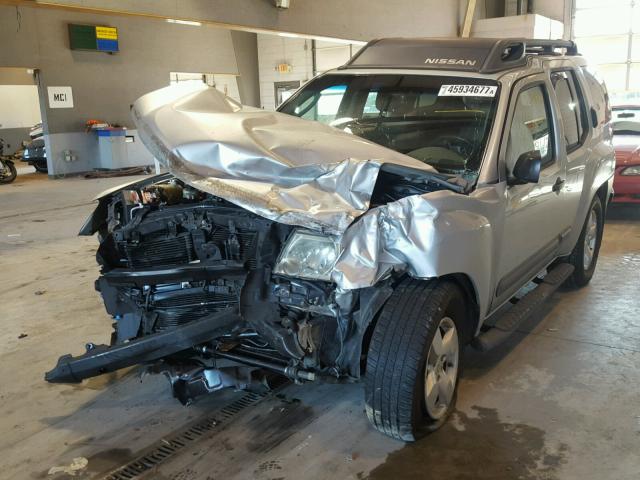 5N1AN08W55C625090 - 2005 NISSAN XTERRA OFF SILVER photo 2