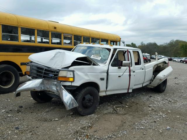 1FTJW35M6REA23556 - 1994 FORD F350 WHITE photo 2