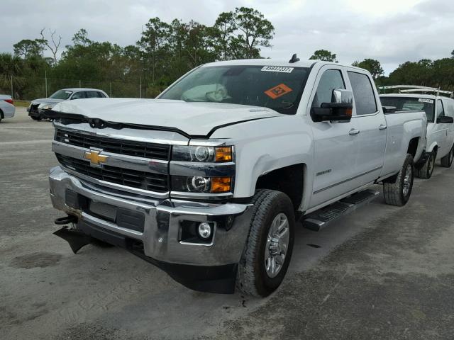 1GC4K0E86GF301549 - 2016 CHEVROLET SILVERADO WHITE photo 2