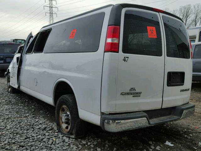 1GAHG39U761262213 - 2006 CHEVROLET EXPRESS G3 WHITE photo 3