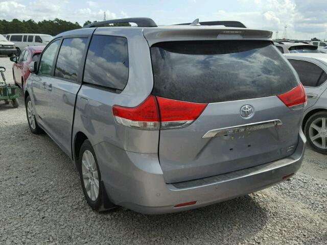 5TDDK3DC1DS050698 - 2013 TOYOTA SIENNA SILVER photo 3