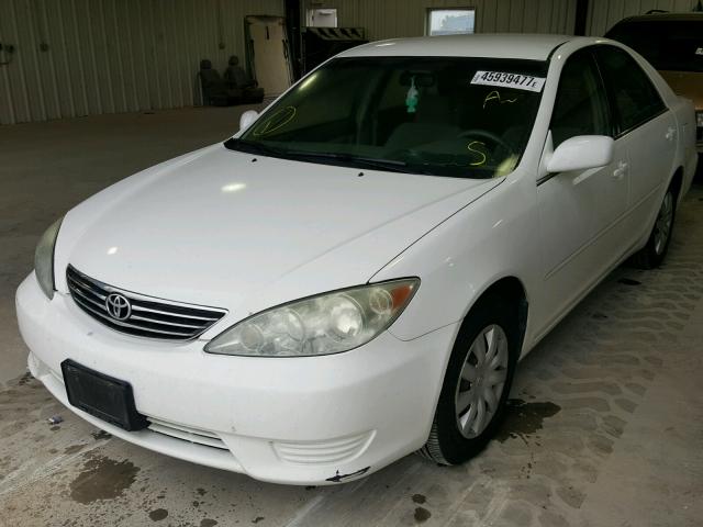 4T1BE32K05U636004 - 2005 TOYOTA CAMRY WHITE photo 2