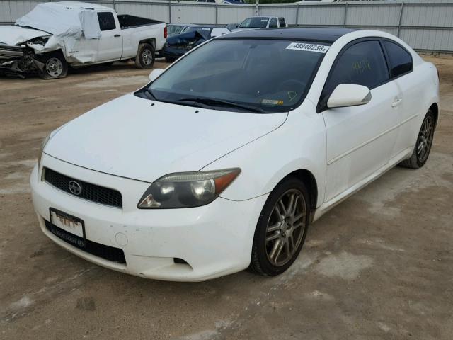 JTKDE167X50015005 - 2005 TOYOTA SCION TC WHITE photo 2