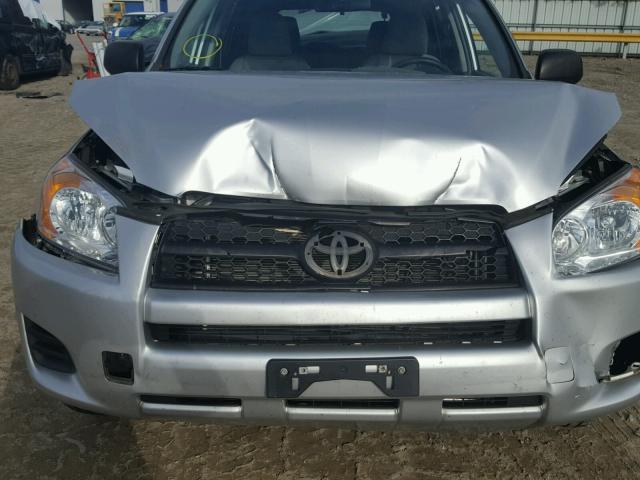 2T3BF4DV6BW174495 - 2011 TOYOTA RAV4 SILVER photo 7