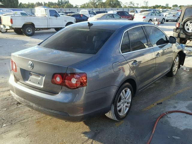 3VWRZ71K69M090641 - 2009 VOLKSWAGEN JETTA SE GRAY photo 4