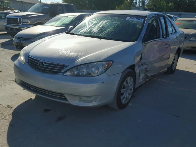 4T1BE32K25U381825 - 2005 TOYOTA CAMRY SILVER photo 2