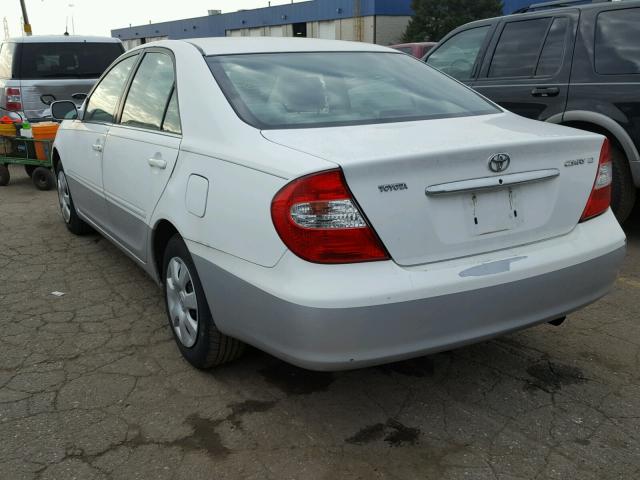 4T1BE32K32U035441 - 2002 TOYOTA CAMRY LE WHITE photo 3
