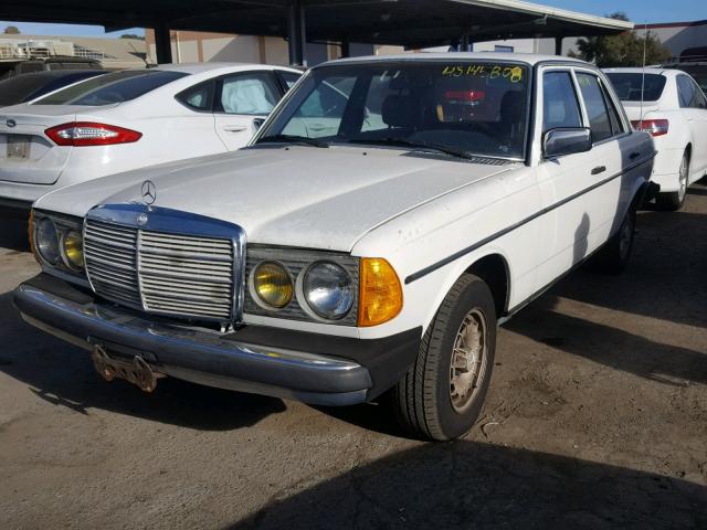 WDBAB33A8CB012568 - 1982 MERCEDES-BENZ 300 DT WHITE photo 2