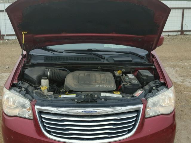 2A4RR8DG0BR610227 - 2011 CHRYSLER TOWN & COU MAROON photo 7