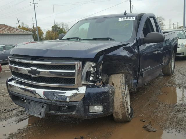 2GCEK190471565200 - 2007 CHEVROLET SILVERADO BLUE photo 2