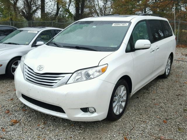 5TDYK3DC5DS307721 - 2013 TOYOTA SIENNA WHITE photo 2