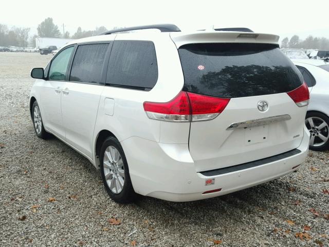 5TDYK3DC5DS307721 - 2013 TOYOTA SIENNA WHITE photo 3