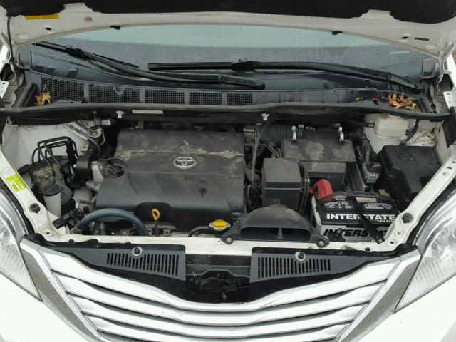 5TDYK3DC5DS307721 - 2013 TOYOTA SIENNA WHITE photo 7