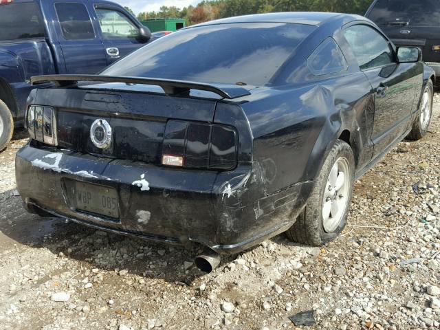 1ZVHT82H485171969 - 2008 FORD MUSTANG GT BLACK photo 4