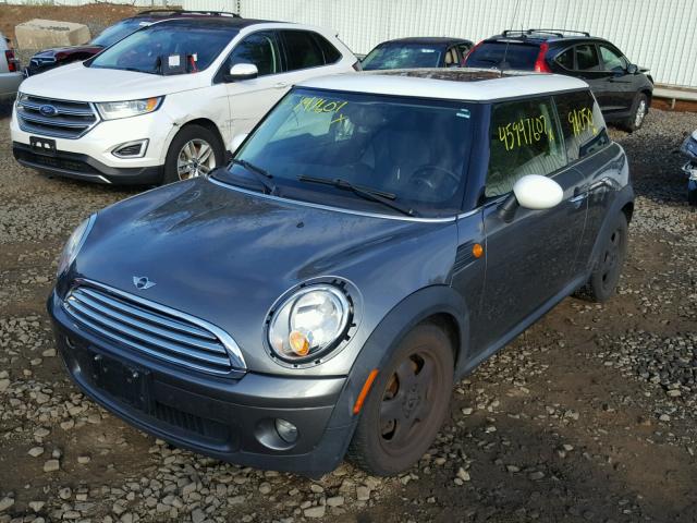 WMWMF3C56ATZ64740 - 2010 MINI COOPER GRAY photo 2