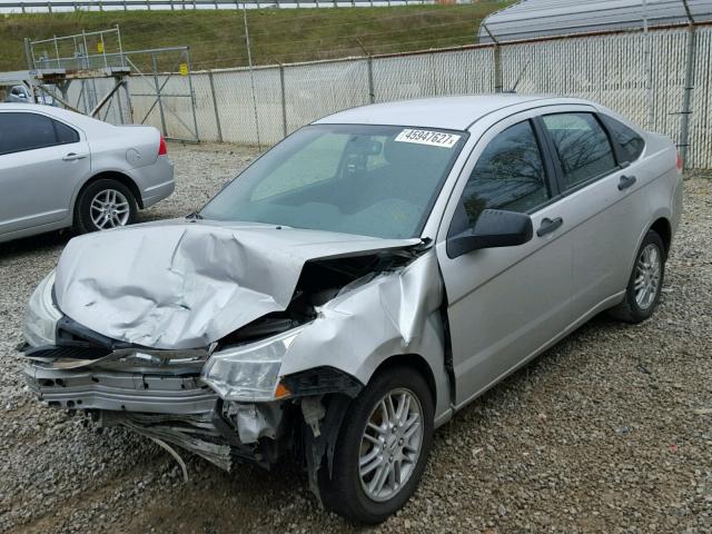 1FAHP35N59W216561 - 2009 FORD FOCUS SE SILVER photo 2