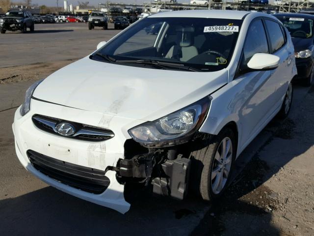 KMHCU5AE2DU059845 - 2013 HYUNDAI ACCENT GLS WHITE photo 2