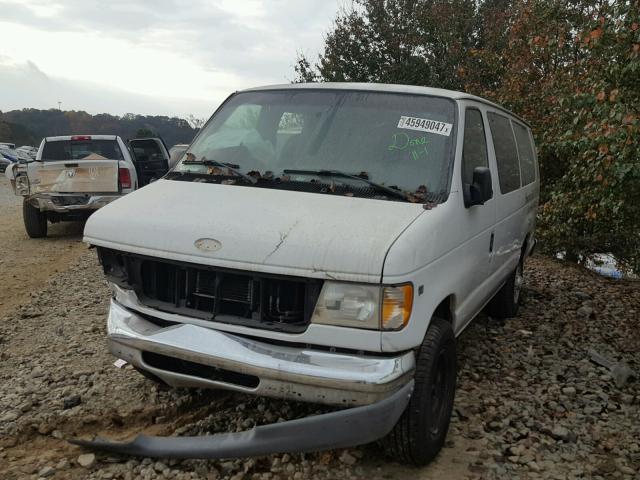 1FBSS31LXYHB58926 - 2000 FORD ECONOLINE WHITE photo 2