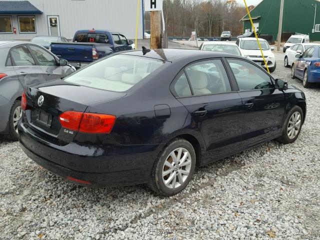 3VWDZ7AJ0BM327387 - 2011 VOLKSWAGEN JETTA SE 黑色 照片 4