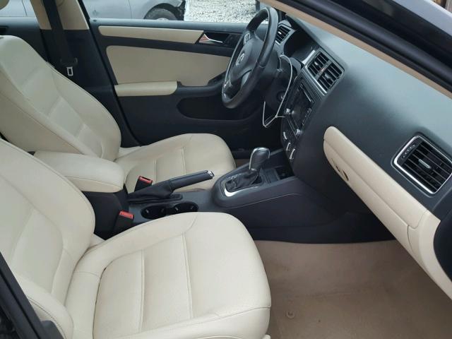 3VWDZ7AJ0BM327387 - 2011 VOLKSWAGEN JETTA SE 黑色 照片 5