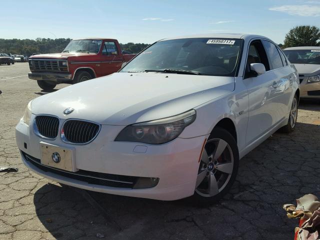 WBANV13578CZ55566 - 2008 BMW 528 XI WHITE photo 2