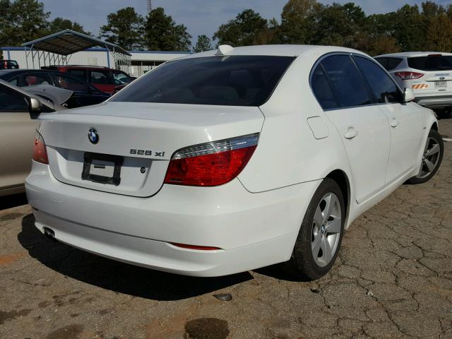 WBANV13578CZ55566 - 2008 BMW 528 XI WHITE photo 4