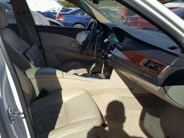WBANV13578CZ55566 - 2008 BMW 528 XI WHITE photo 5