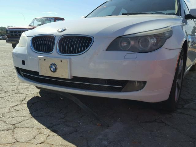 WBANV13578CZ55566 - 2008 BMW 528 XI WHITE photo 9