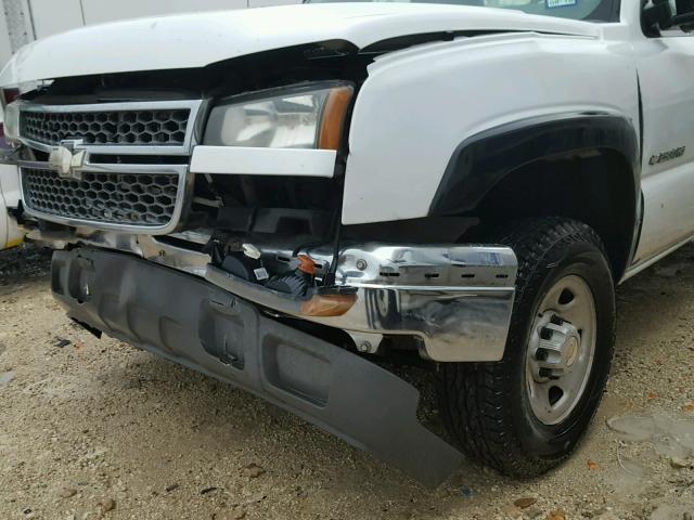 1GBHC24U35E179569 - 2005 CHEVROLET SILVERADO WHITE photo 10