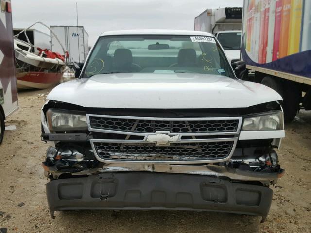 1GBHC24U35E179569 - 2005 CHEVROLET SILVERADO WHITE photo 5