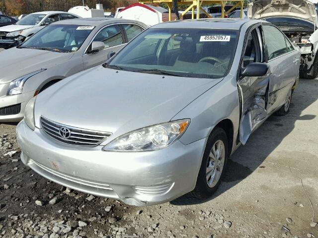 4T1BF32K25U599812 - 2005 TOYOTA CAMRY LE 银色 照片 2