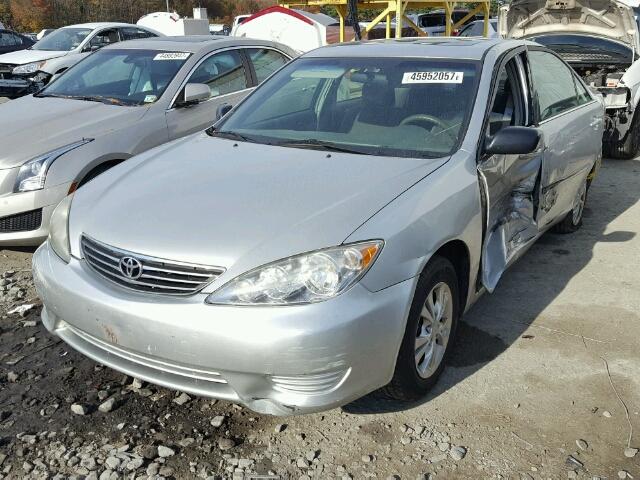 4T1BF32K25U599812 - 2005 TOYOTA CAMRY LE SILVER photo 2