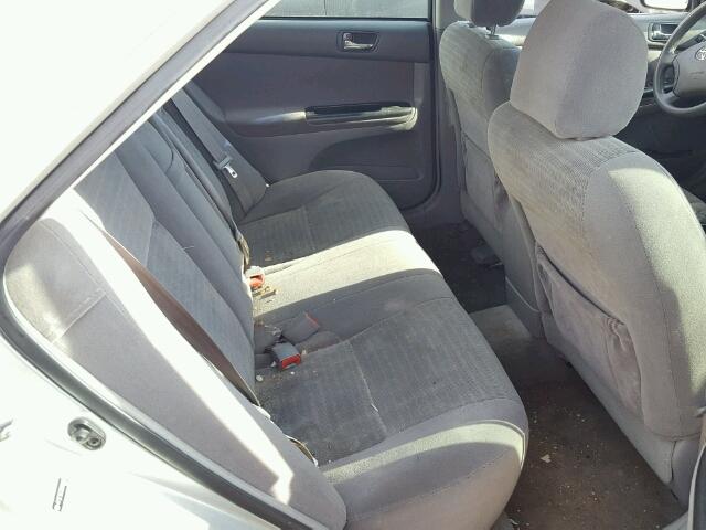 4T1BF32K25U599812 - 2005 TOYOTA CAMRY LE 银色 照片 6