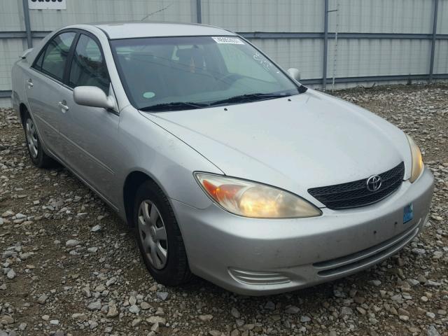 4T1BE32KX2U596672 - 2002 TOYOTA CAMRY LE 银色 照片 1