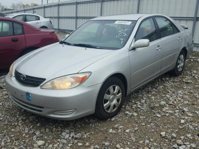 4T1BE32KX2U596672 - 2002 TOYOTA CAMRY LE 银色 照片 2