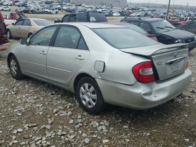 4T1BE32KX2U596672 - 2002 TOYOTA CAMRY LE 银色 照片 3