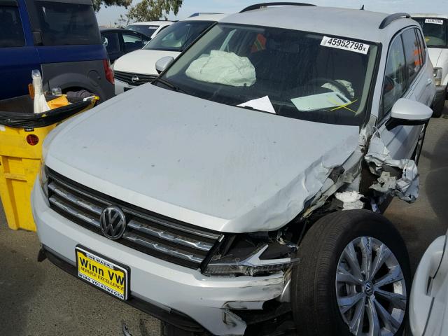 3VV2B7AX8JM096144 - 2018 VOLKSWAGEN TIGUAN SE Білий фото 2