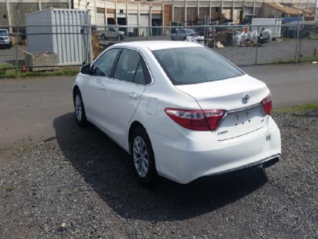 4T1BF1FK3FU889735 - 2015 TOYOTA CAMRY LE WHITE photo 3