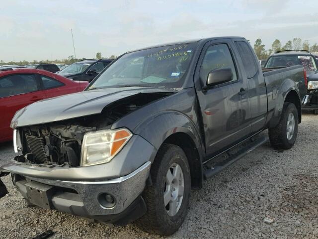 1N6AD06W35C456145 - 2005 NISSAN FRONTIER K GRAY photo 2