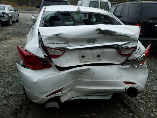 5NPEC4AB1DH743909 - 2013 HYUNDAI SONATA SE WHITE photo 9