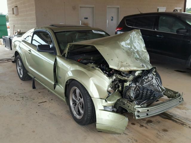 1ZVFT82HX65226770 - 2006 FORD MUSTANG GT GREEN photo 1