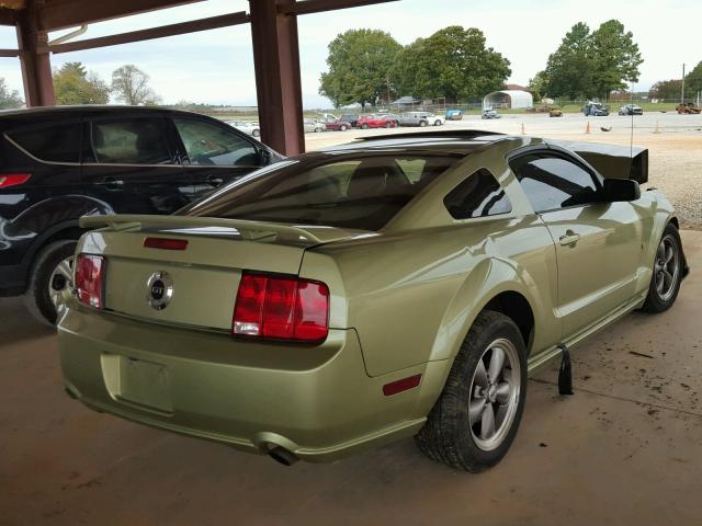 1ZVFT82HX65226770 - 2006 FORD MUSTANG GT GREEN photo 4