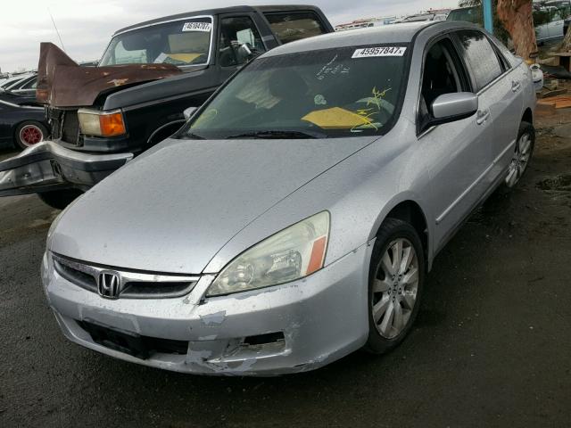 1HGCM66447A012155 - 2007 HONDA ACCORD SE SILVER photo 2