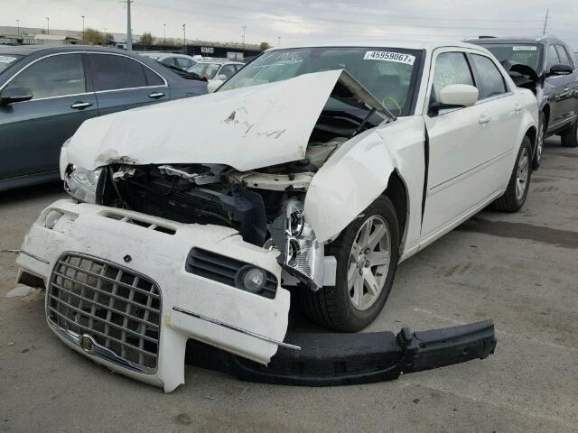 2C3KA53G86H383254 - 2006 CHRYSLER 300 WHITE photo 2